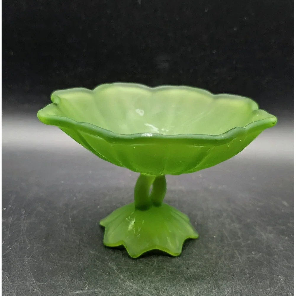 Westmoreland Frosted Green Satin Glass Scalloped Compote Pedestal Candy Dish 5